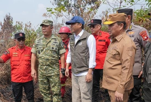 Atas Perintah Prabowo, Menhut Raja Antoni Turun Langsung Tangani Karhutla Kalbar edo-1.png