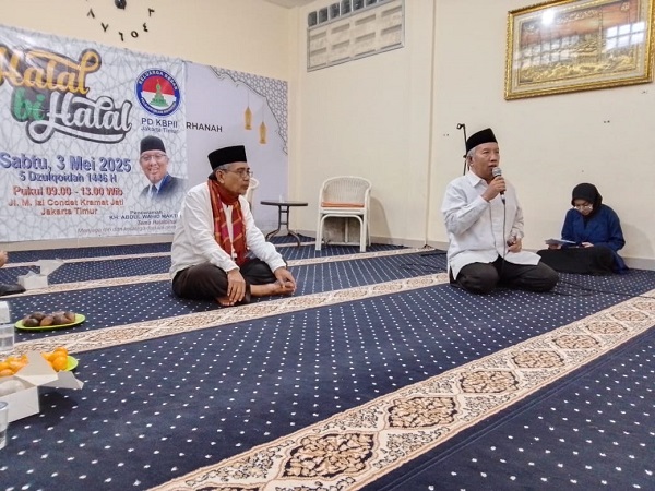 ketua_PD_KB_PII_Jakarta_Timur_dampingin_penceramah.jpg